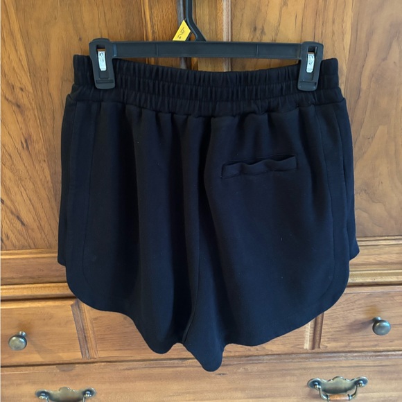 Varley High Rise Short - Picture 4 of 5